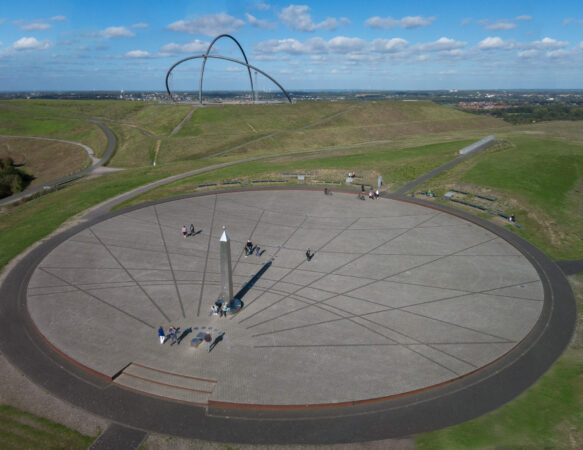 Wie spät ist es-Sonnenuhr auf der Halde Hoheward